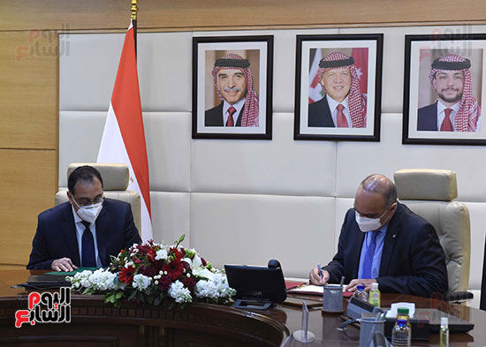 رئيسا وزراء مصر والأردن يشهدان التوقيع على سبع وثائق  (8)