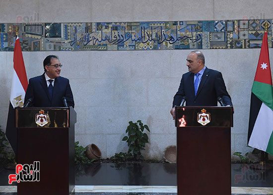 رئيسا وزراء مصر والأردن يشهدان التوقيع على سبع وثائق  (14)