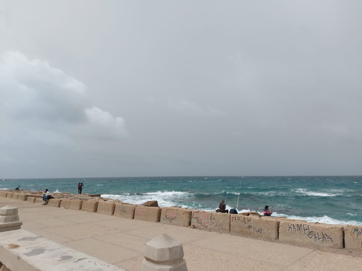  رياح وأتربة وغيوم وأمطار خفيفة على أنحاء عروس المتوسط (3)