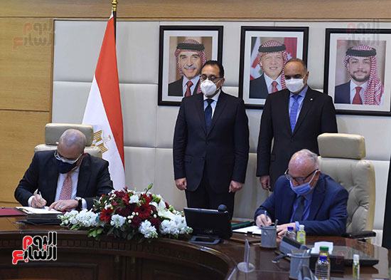 رئيسا وزراء مصر والأردن يشهدان التوقيع على سبع وثائق  (5)