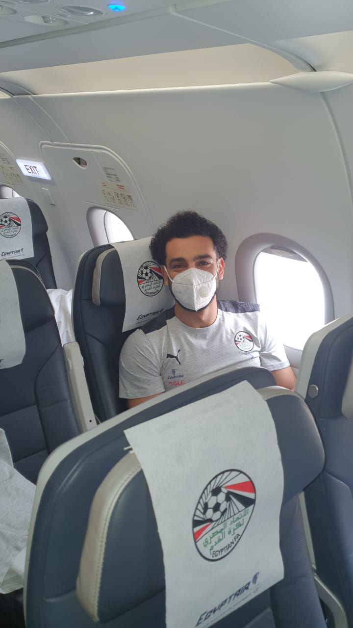 بعثة المنتخب الوطني تطير إلى نيروبي علي متن رحلة خاصة لمصر للطيران (4)
