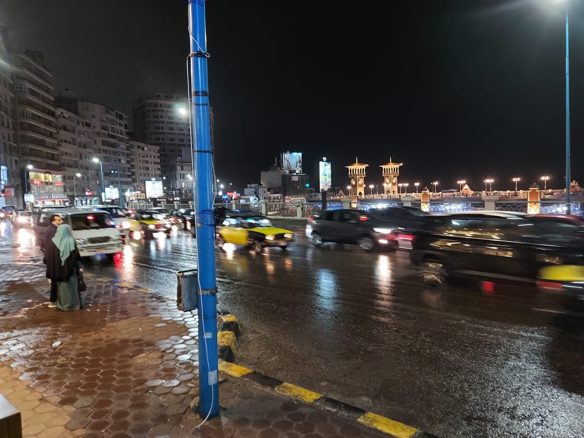 ارتفاع الأمواج وهطول أمطار وزيادة الرياح فى الإسكندرية (7)