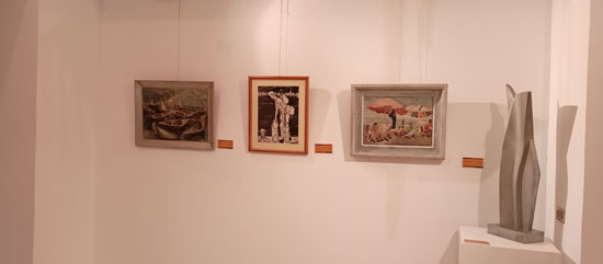 لوحات وتماثيل تاريخية بمتحف النصر بميدان الشهداء فى بورسعيد  (2)