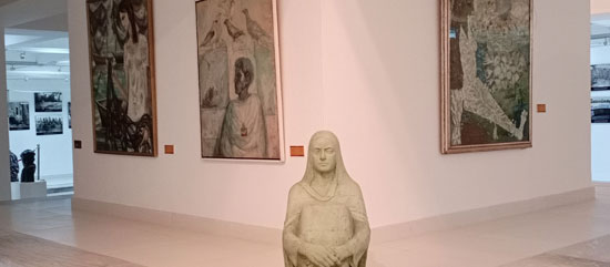 لوحات وتماثيل تاريخية بمتحف النصر بميدان الشهداء فى بورسعيد  (4)