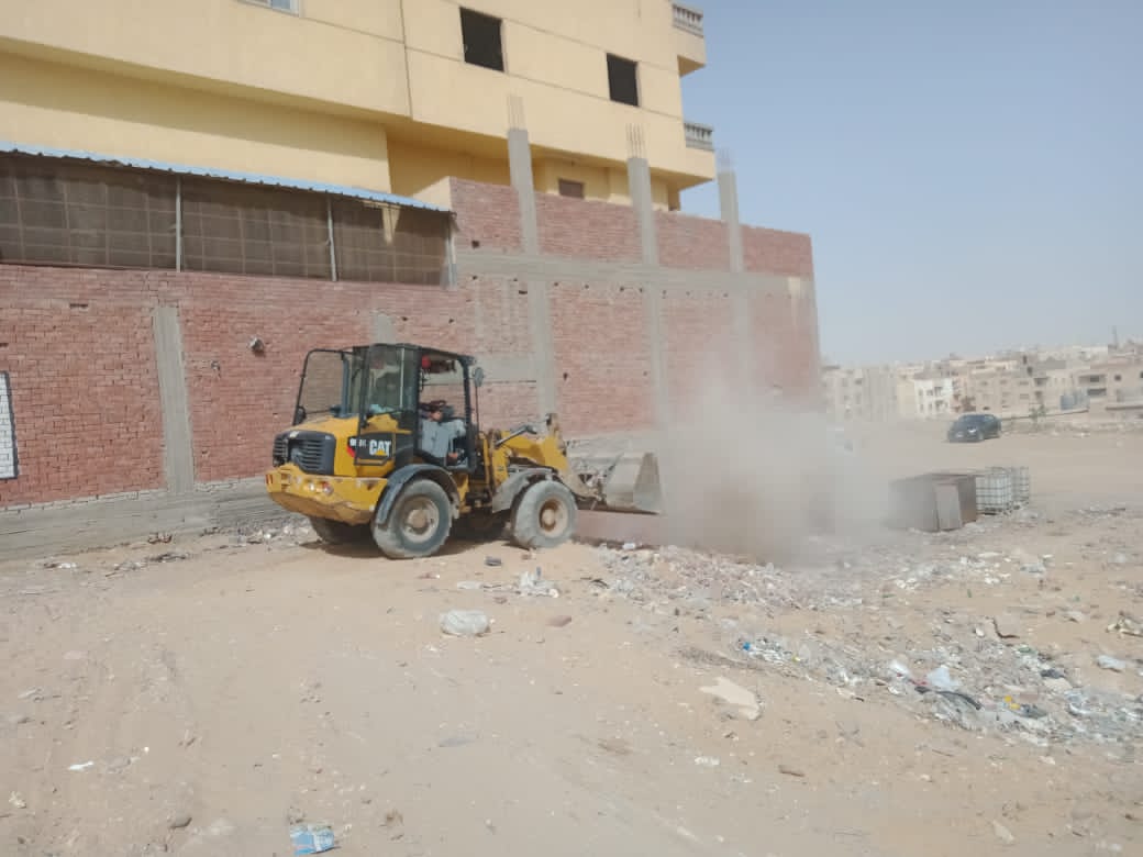 رفع مخلفات القمامة من حدائق الأهرام (1)