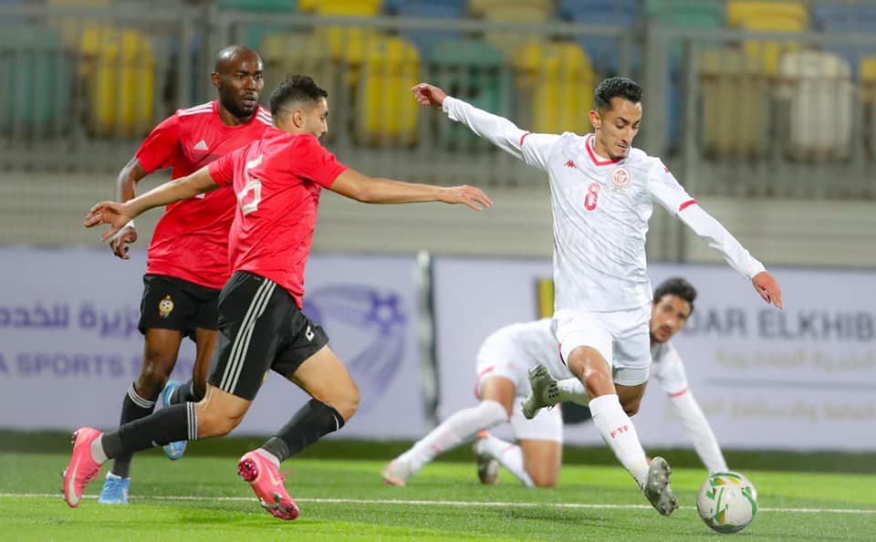 تصويبة قوية للاعب تونس