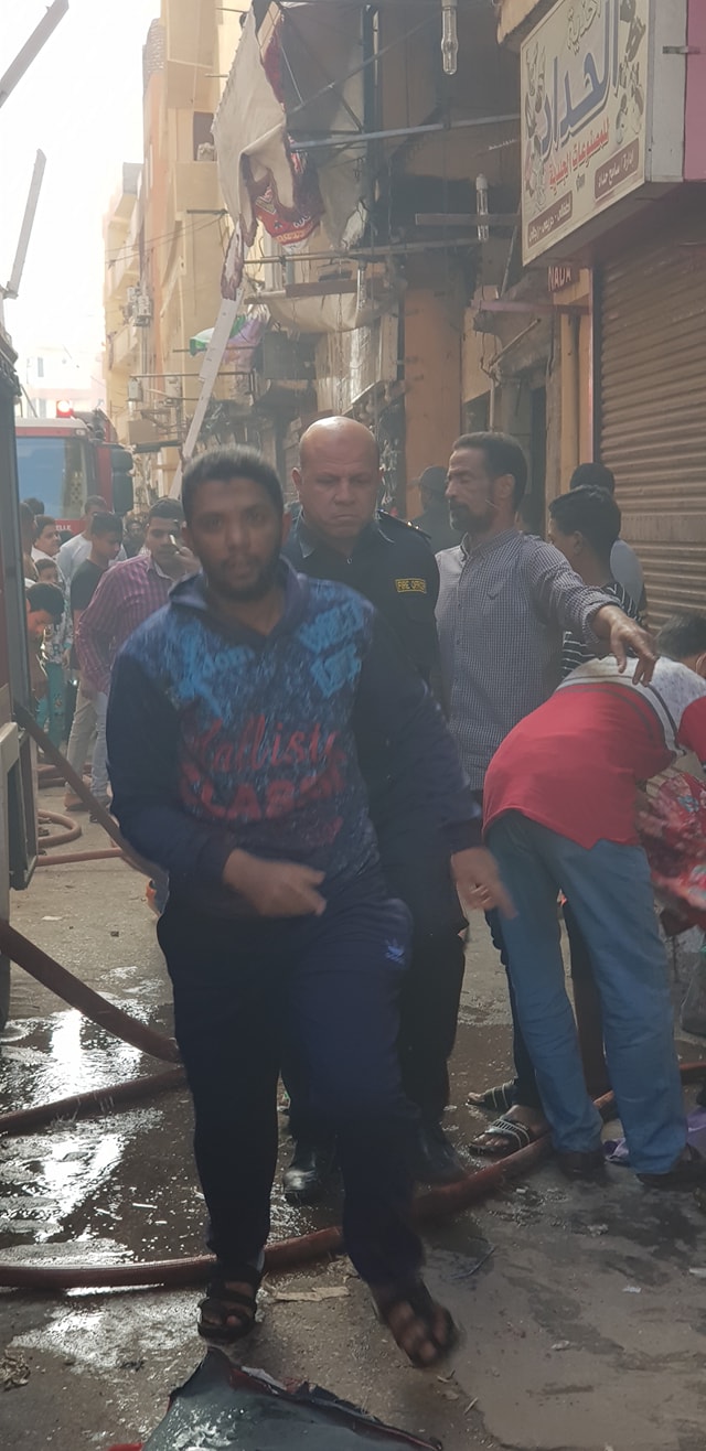 جانب من السيطرة على حريق شقة بمدينة الاقصر جانب من السيطرة على حريق شقة بمدينة الاقصر