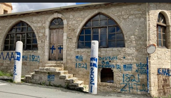 تشويه واجهة مسجد فى قبرص (2)