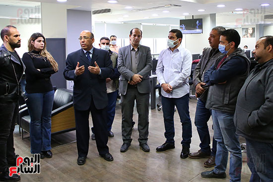 رفعت رشاد المرشح لمنصب نقيب الصحفيين فى صالة تحرير اليوم السابع