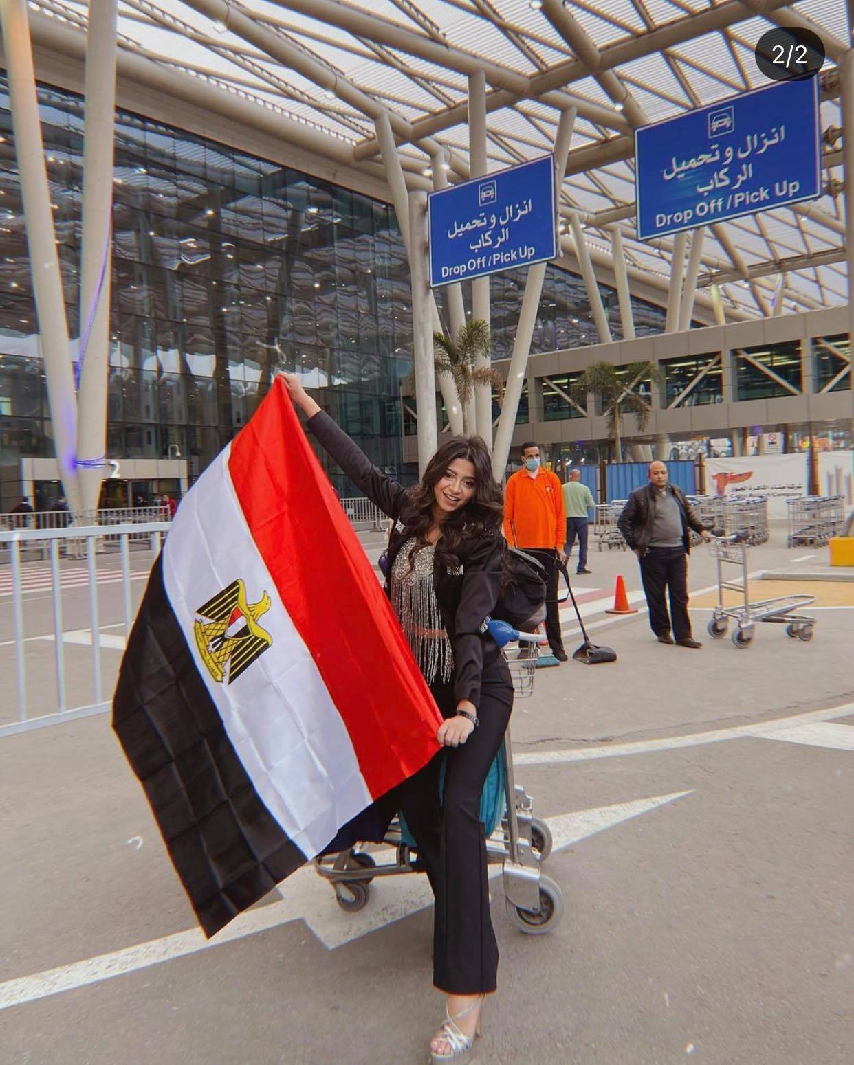 في مطار القاهرة