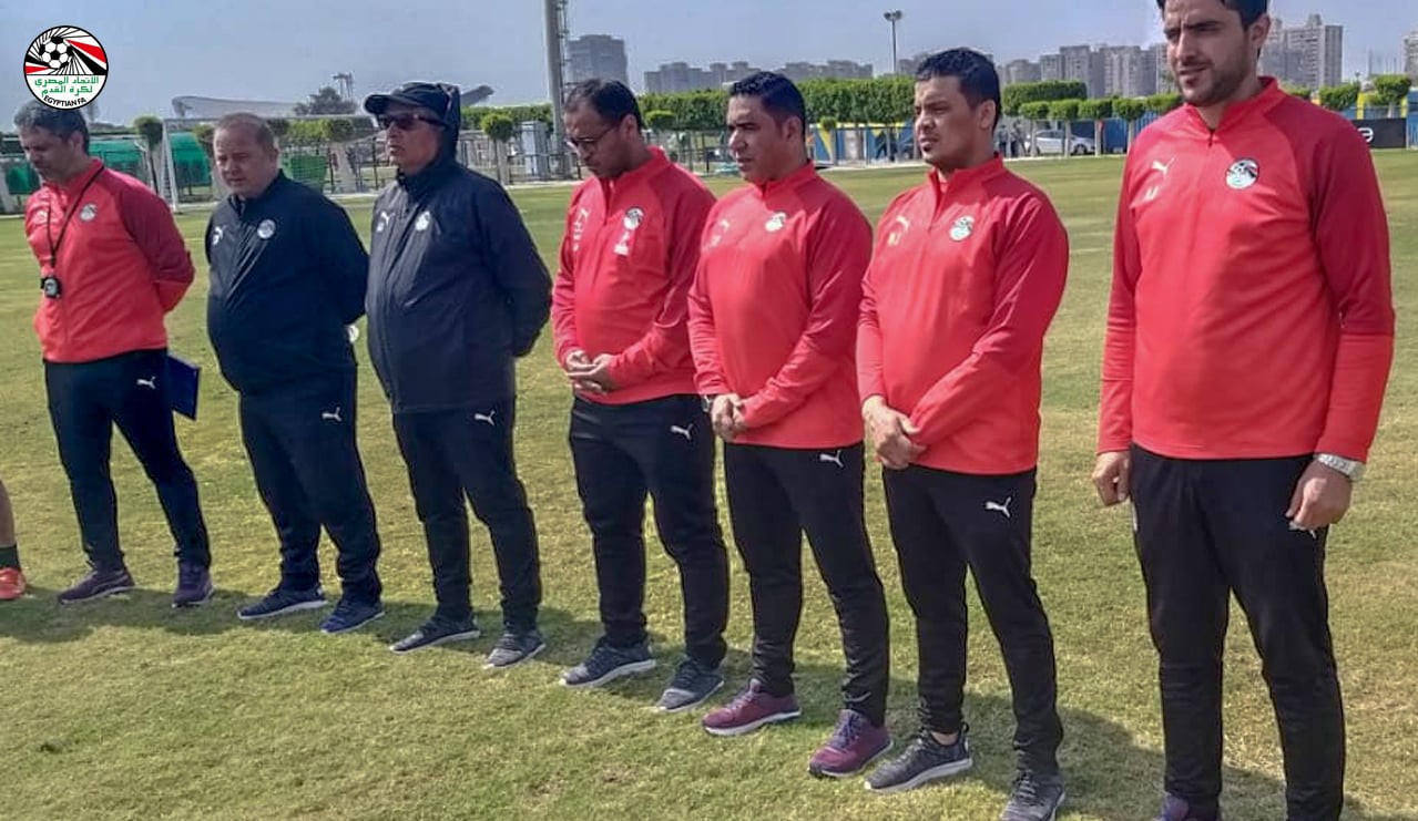 دقيقة حداد فى مران المنتخب الاوليمبي على ضحايا قطار سوهاج دقيقة حداد فى مران المنتخب الاوليمبي على ضحايا قطار سوهاج