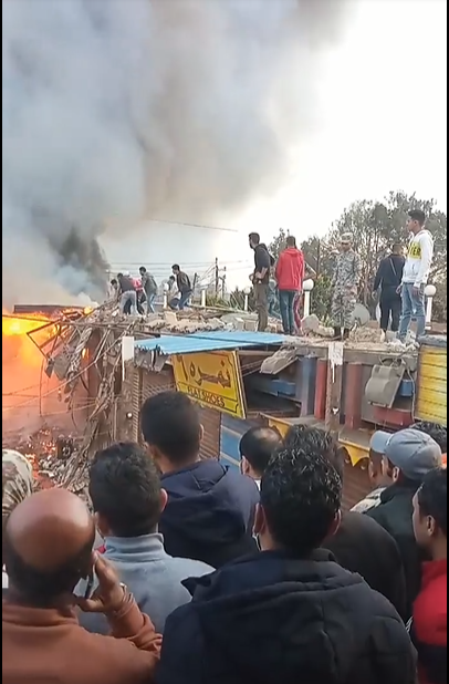 حريق  محال بجوار محطة قطار الزقازيق (5)