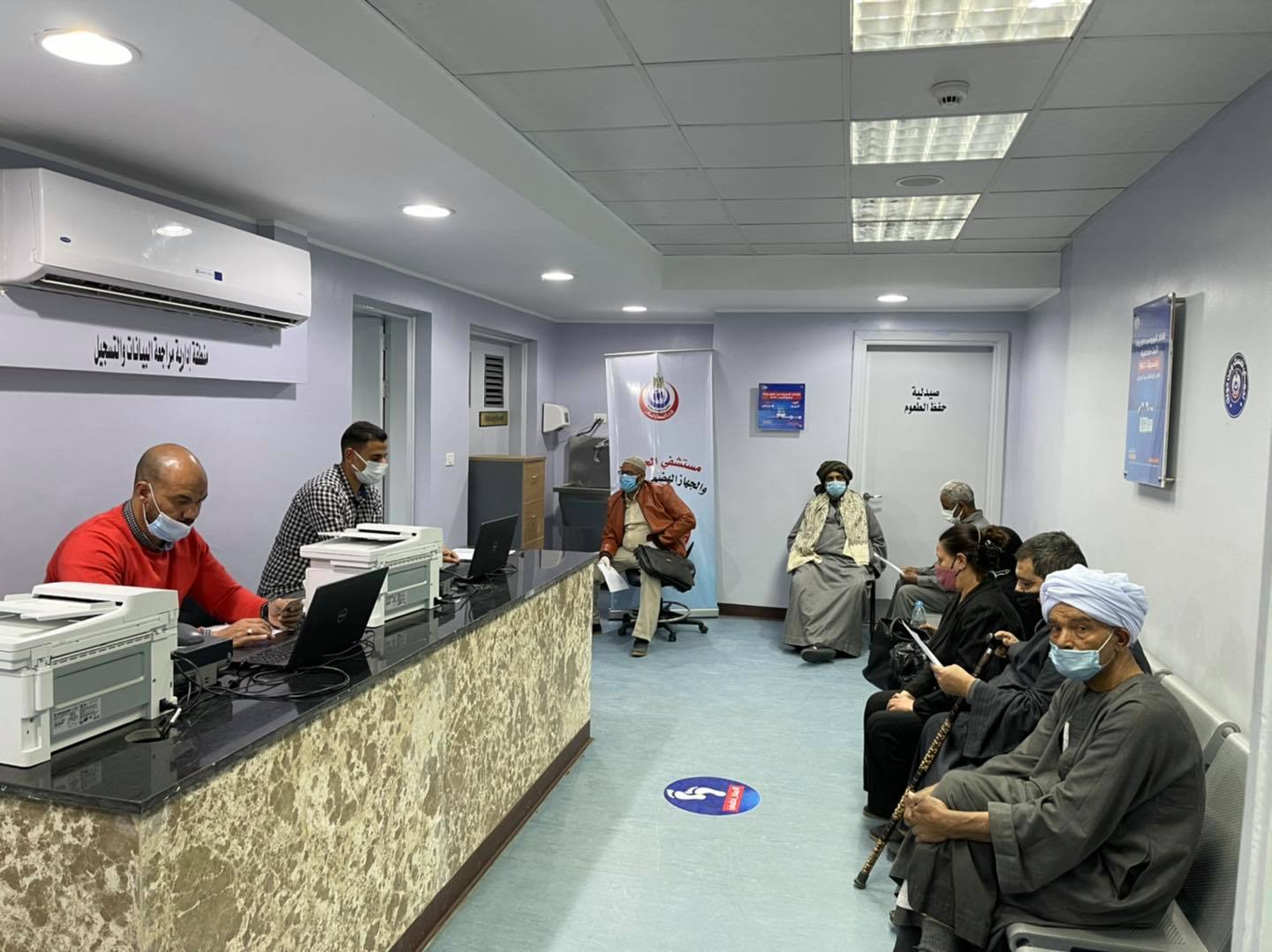 إقبال الأهالى على مستشفي الحميات لتلقى لقاح كورونا إقبال الأهالى على مستشفي الحميات لتلقى لقاح كورونا