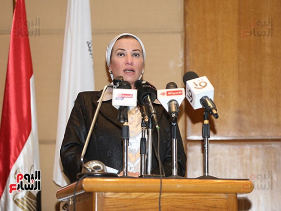 الدكتورة ياسمين فؤاد وزيرة البيئة (3)