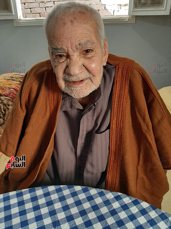  محمد عبد الفتاح إبراهيم 90 عاما (4)
