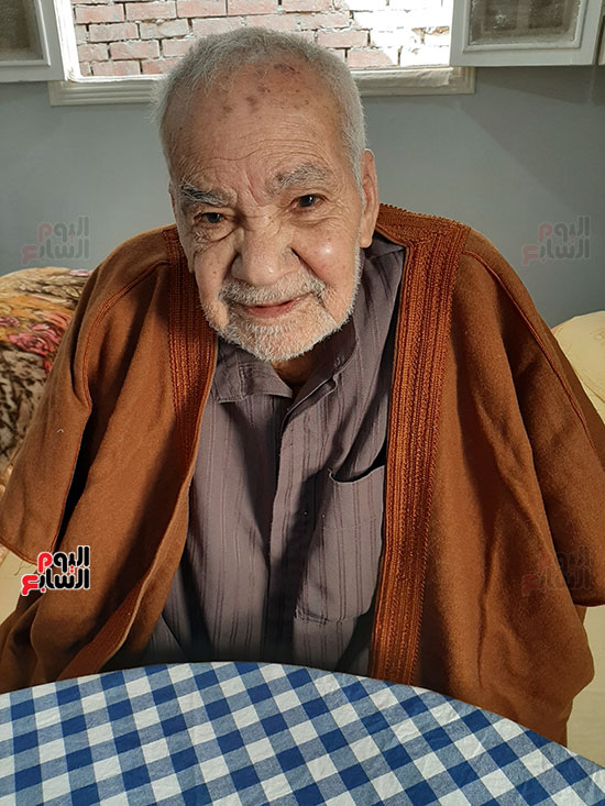  محمد عبد الفتاح إبراهيم 90 عاما (5)