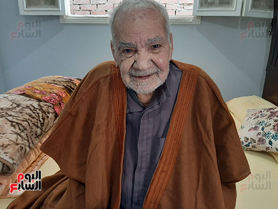  محمد عبد الفتاح إبراهيم 90 عاما (1)