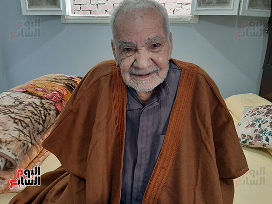  محمد عبد الفتاح إبراهيم 90 عاما (6)