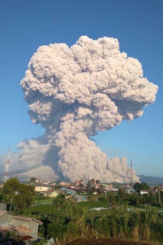 في عام 2014  قتل ثوران البركان ما لا يقل عن 16 شخصًا