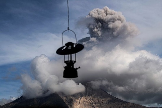 سينابونج من بين أكثر من 120 بركانًا نشطًا في إندونيسيا