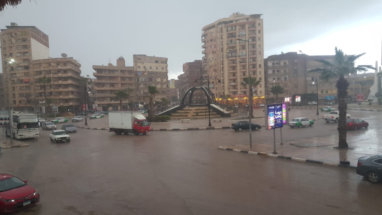 الأمطار الرعدية تضرب مدن ومراكز البحيرة (1)