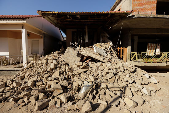  أضرار مادية كبيرة بسبب زلزال بقوة 6.3 ضرب اليونان (1)