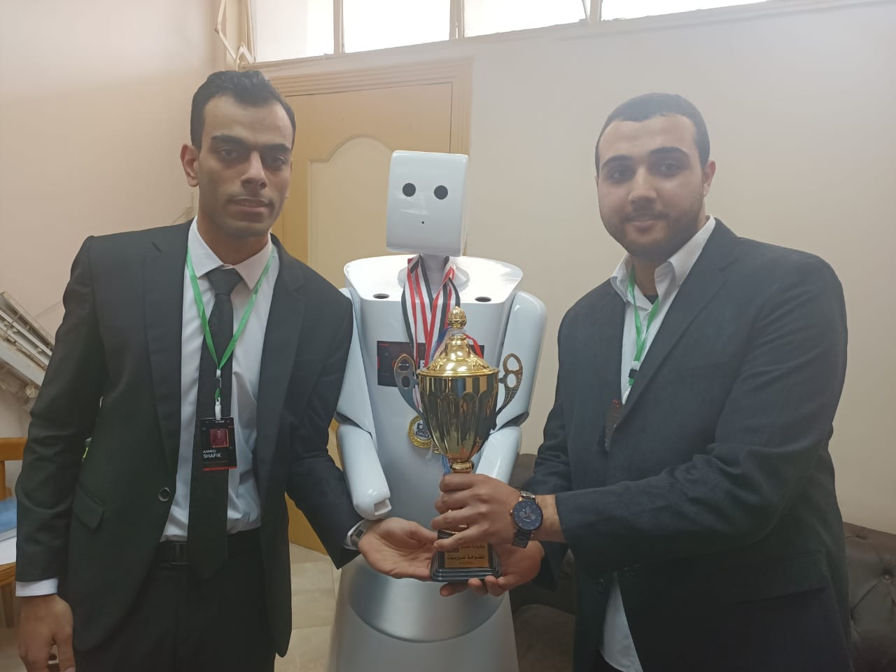 كاس المركز الأول ببطولة مصر المفتوحة للروبوت لطلاب هندسة المنصورة (5)