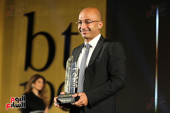 المهندس ياسر شاكر الرئيس التنفيذي والعضو المنتدب لشركة أورنج مصريتسلم جائزة احتفالية bt100
