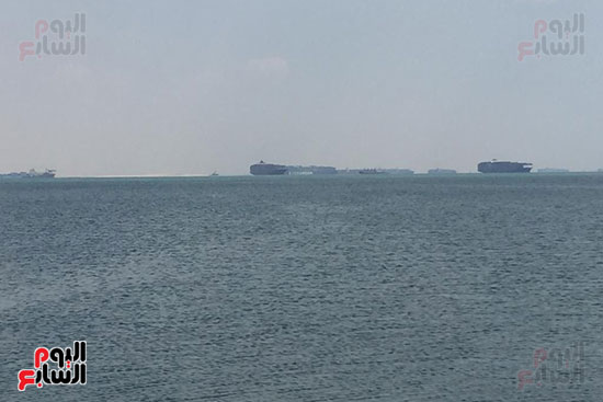 سفن-العالم-تعبر-المجري-الملاحى-لقناة-السويس