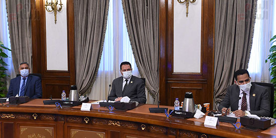 رئيس الوزراء يبدأ لقاءاته برؤساء اللجان النوعية فى البرلمان  (6)