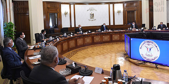 رئيس الوزراء يبدأ لقاءاته برؤساء اللجان النوعية فى البرلمان  (7)