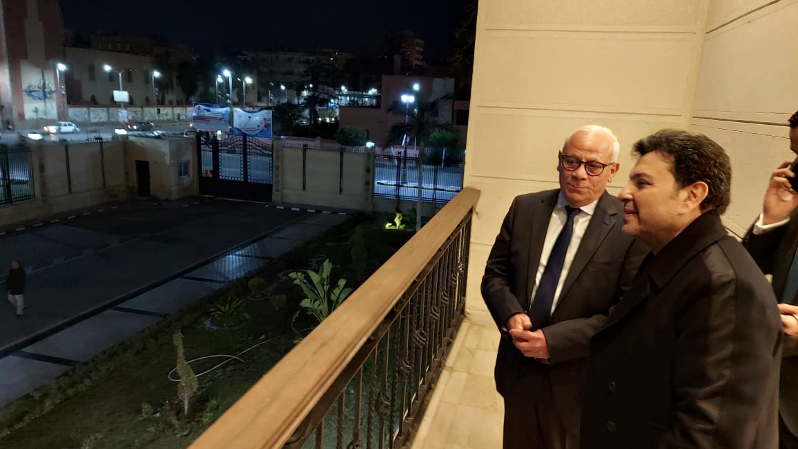 محافظ بورسعيد يستقبل أمير الغناء العربي