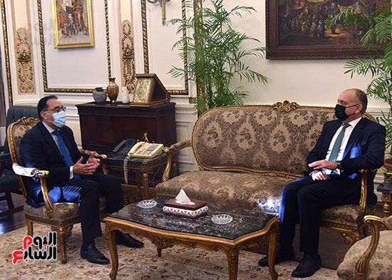 رئيس الوزراء يلتقى سفير المملكة الأردنية الهاشمية لدى مصر (3)