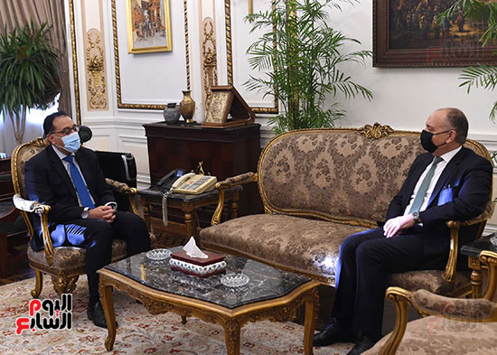 رئيس الوزراء يلتقى سفير المملكة الأردنية الهاشمية لدى مصر (2)