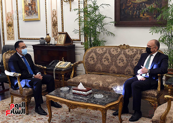 رئيس الوزراء يلتقى سفير المملكة الأردنية الهاشمية لدى مصر (1)