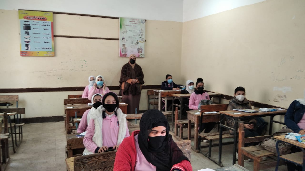 الطلاب ملتزمون بإرتداء الكمامة خلال الامتحانات