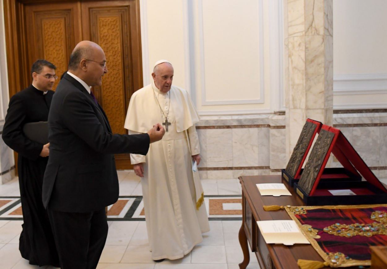 بابا الفاتيكان مع الرئيس العراقي