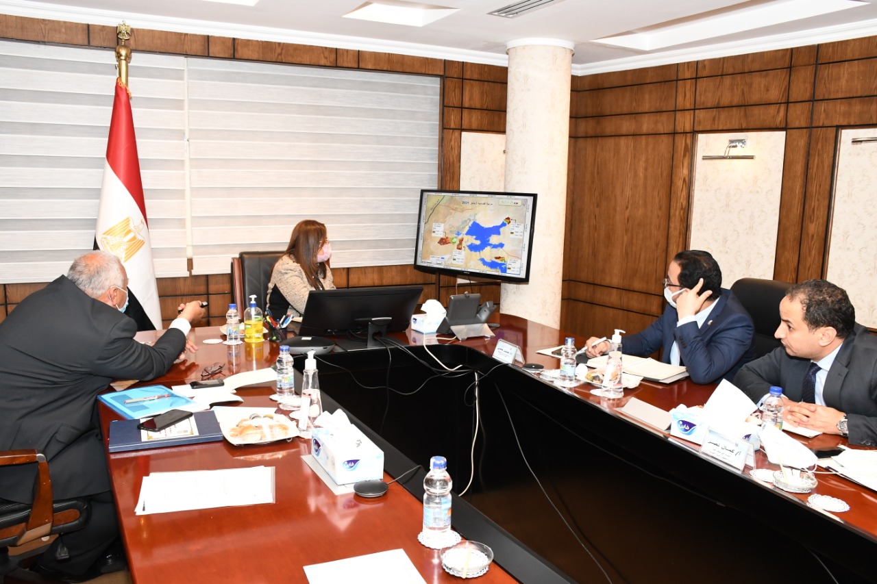 اجتماع وزيرة التخطيط مع محافظ الوادي الجديد اجتماع وزيرة التخطيط مع محافظ الوادي الجديد