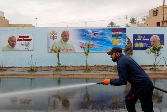 تنظيف الشوارع لاستقبال البابا فرانسيس