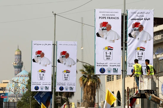 لافتات فى شوارع بغداد ترحب بالبابا فرانسيس