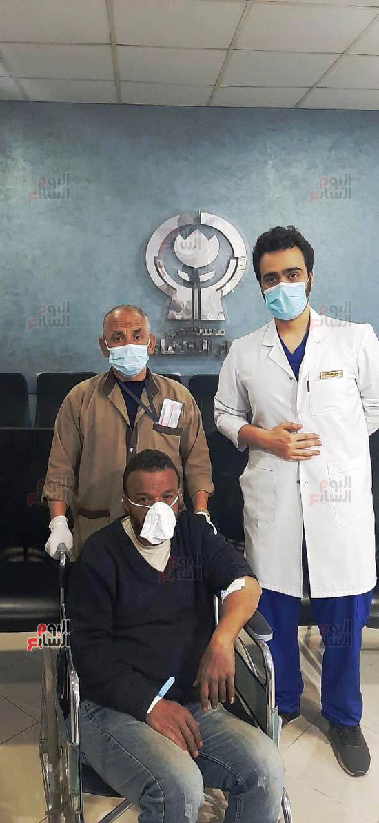 المواطن محمد حسن خلال إجراء الفحوصات الطبية تنفيذا لتوجيهات الرئيس (4)