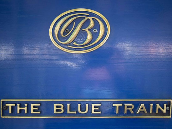 القطار الأزرق الأسطوري