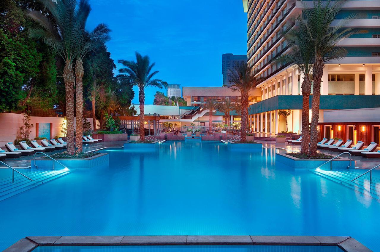 حمام السباحة بفندق النيل ريتز- كارلتون بالقاهرة