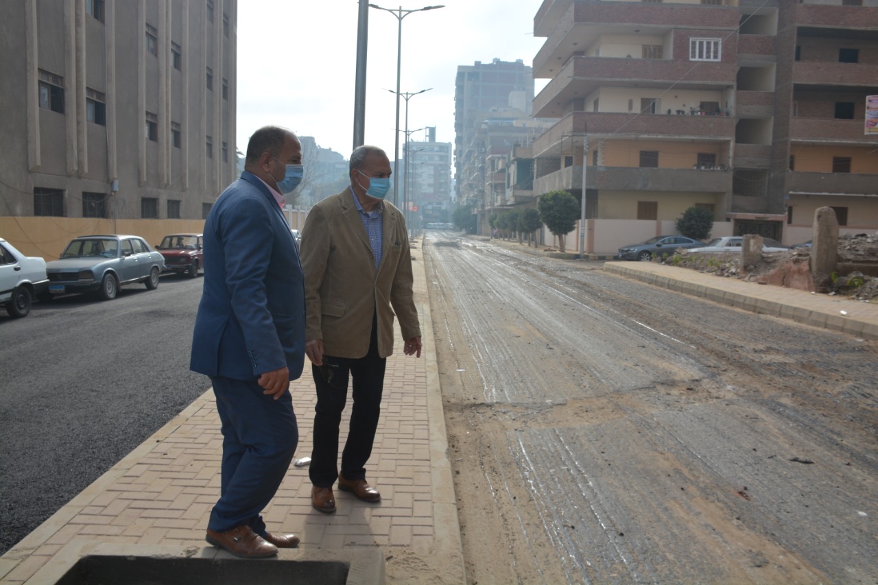 محافظ القليوبية يتابع أعمال رصف شارع مسجد ناصر (5)
