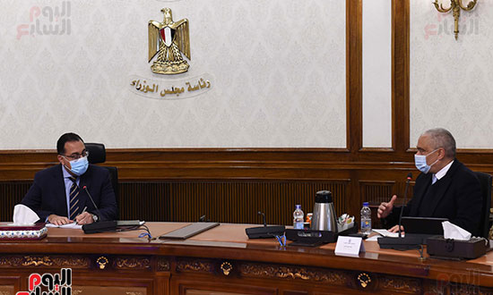 رئيس الوزراء يلتقى الرئيس التنفيذى لمجموعة العربى (3)