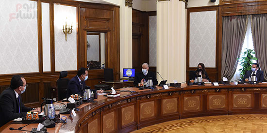 رئيس الوزراء يلتقى الرئيس التنفيذى لمجموعة العربى (6)