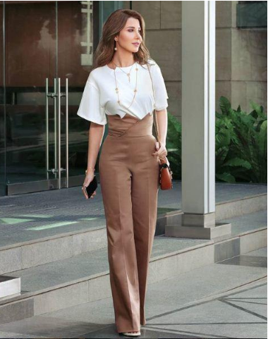 نانسى عجرم ببنطلون قماش