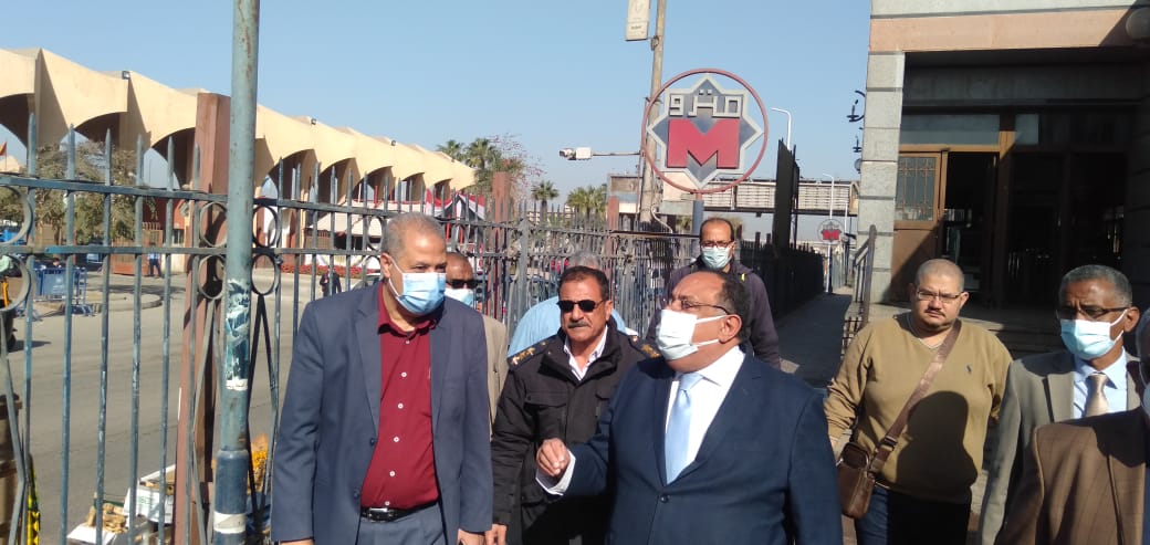 رئيس جامعة حلوان يتابع انتظام التباطؤ بمحطة مترو حلوان