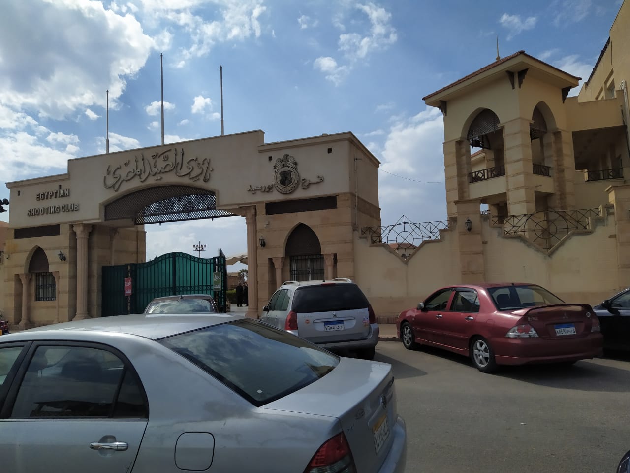 النادي بعد السيطرة علي الحريق النادي بعد السيطرة علي الحريق