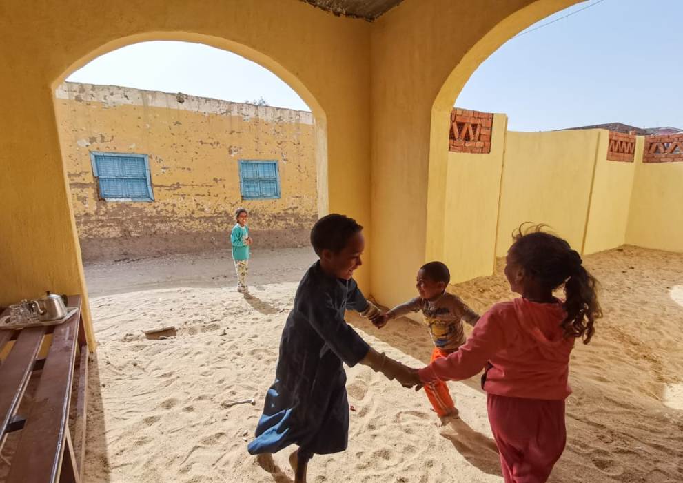 فرحة أطفال قرية الغريرة بالمنازل الجديدة